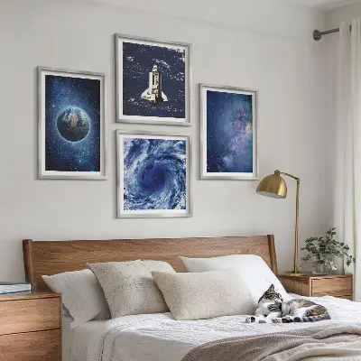 Mur de tableaux sur le thème de la terre, l'espace, la tempête et la galaxie