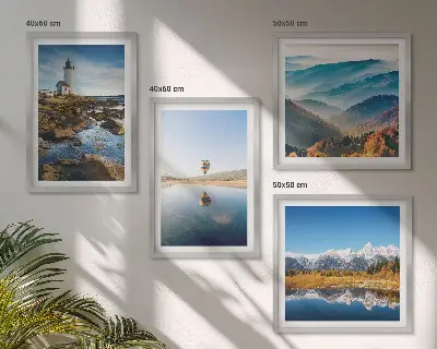 Mur de tableaux vues sur la nature avec phare et montagnes