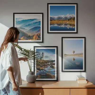 Mur de tableaux vues sur la nature avec phare et montagnes