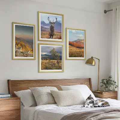 Mur de tableaux paysages de montagne et herbe à cerfs