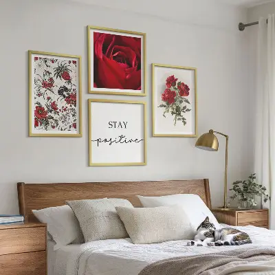 Ensemble de 4 tableaux représentant des fleurs de roses rouges