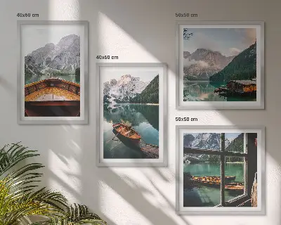 Ensemble de 4 tableaux représentant un lac, des montagnes, des bateaux et un chalet vue de la fenêtre