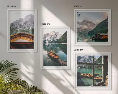 Ensemble de 4 tableaux représentant un lac, des montagnes, des bateaux et un chalet vue de la fenêtre