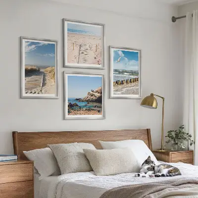 Mur de tableaux plage avec sable, vagues, ciel et oiseaux