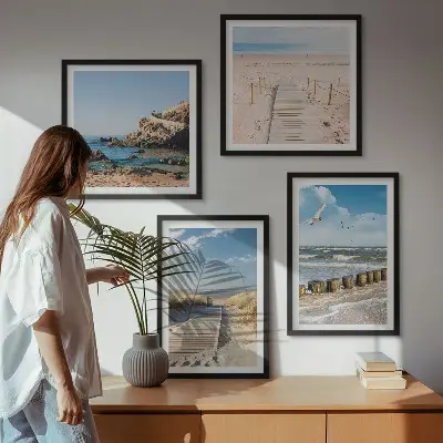 Mur de tableaux plage avec sable, vagues, ciel et oiseaux