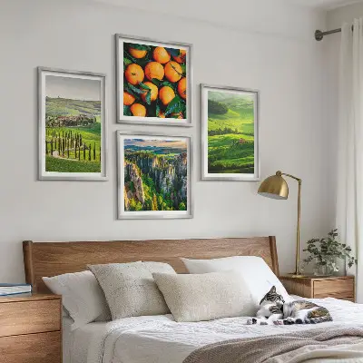 Mur de tableaux la campagne italienne avec des oranges et des éléments naturels