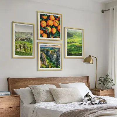 Mur de tableaux la campagne italienne avec des oranges et des éléments naturels