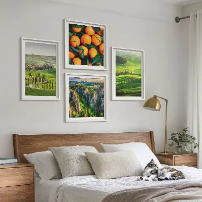 Mur de tableaux la campagne italienne avec des oranges et des éléments naturels