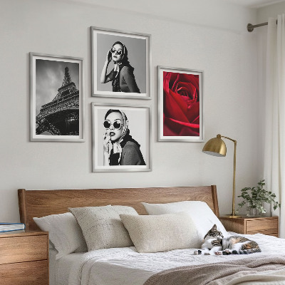 Mur de tableaux Parisienne avec des lunettes eiffel