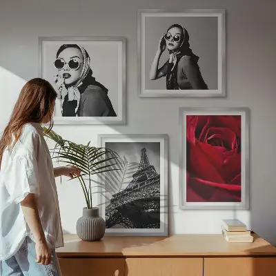 Mur de tableaux Parisienne avec des lunettes et la tour Eiffel