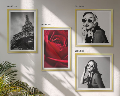 Mur de tableaux Parisienne avec des lunettes eiffel