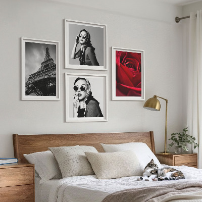 Mur de tableaux Parisienne avec des lunettes eiffel