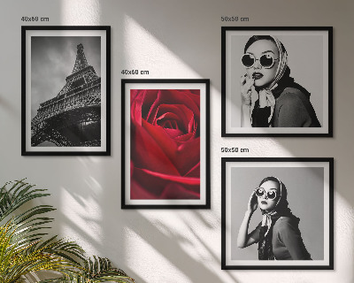 Mur de tableaux Parisienne avec des lunettes eiffel