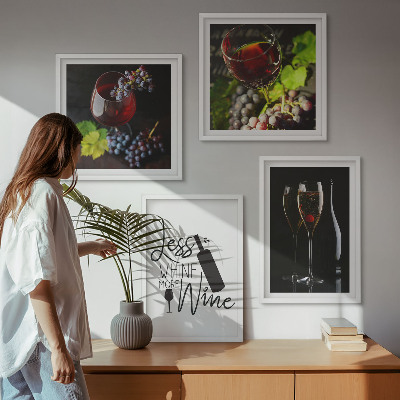 Ensemble de 4 tableaux Verres à vin avec raisins et inscription