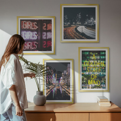 Ensemble de 4 tableaux Enseignes lumineuses en ville la nuit