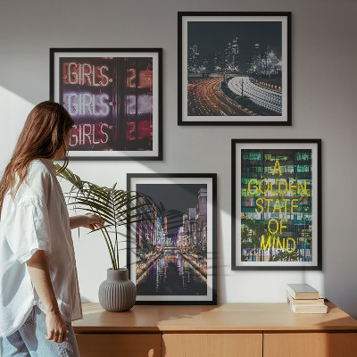 Ensemble de 4 tableaux Enseignes lumineuses en ville la nuit