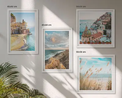 Ensemble de 4 tableaux représentant des paysages de plage, de ville et de falaises