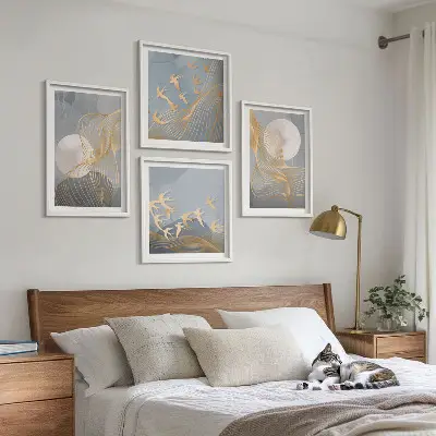 Mur de tableaux vagues abstraites et cercles gris