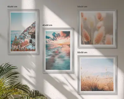 Mur de tableaux coucher de soleil sur la mer avec maisons et fleurs