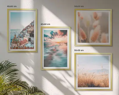Mur de tableaux coucher de soleil sur la mer avec maisons et fleurs
