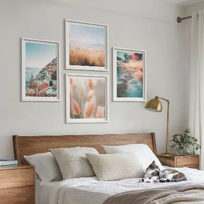 Mur de tableaux coucher de soleil sur la mer avec maisons et fleurs