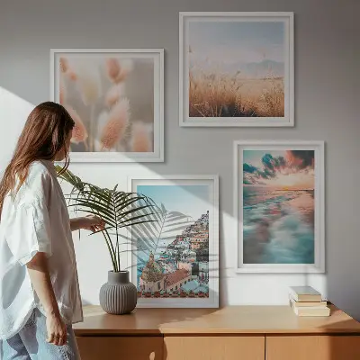 Mur de tableaux coucher de soleil sur la mer avec maisons et fleurs