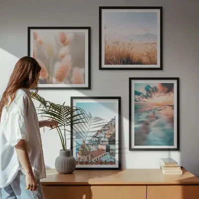 Mur de tableaux coucher de soleil sur la mer avec maisons et fleurs