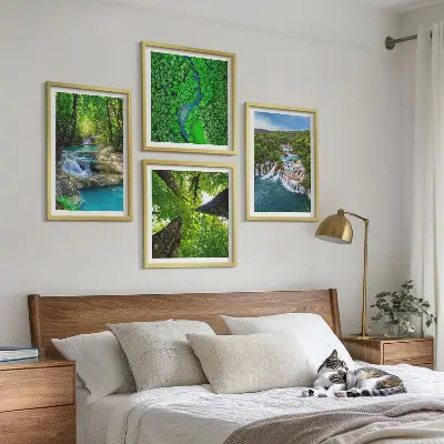 Mur de tableaux cascades d'eau en forêt verte