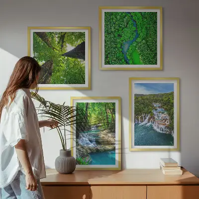 Mur de tableaux cascades d'eau en forêt verte