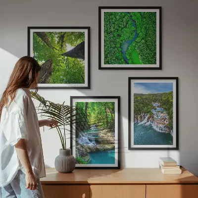 Mur de tableaux cascades d'eau en forêt verte