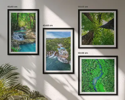 Mur de tableaux cascades d'eau en forêt verte