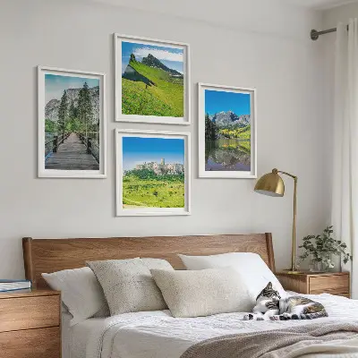 Ensemble de 4 tableaux représentant des collines verdoyantes avec un château