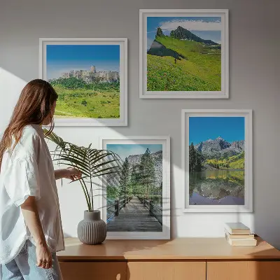 Ensemble de 4 tableaux représentant des collines verdoyantes avec un château