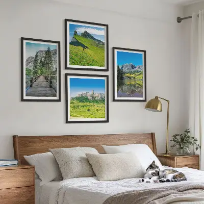 Ensemble de 4 tableaux représentant des collines verdoyantes avec un château