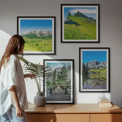 Ensemble de 4 tableaux représentant des collines verdoyantes avec un château