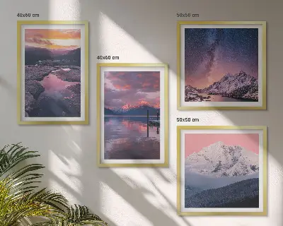 Ensemble de 4 tableaux représentant des paysages magnifiques avec des montagnes et de l'eau