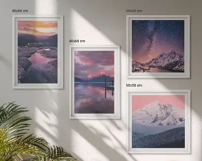 Ensemble de 4 tableaux représentant des paysages magnifiques avec des montagnes et de l'eau