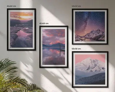 Ensemble de 4 tableaux représentant des paysages magnifiques avec des montagnes et de l'eau