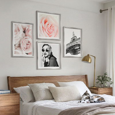 Mur de tableaux Le portrait d'une femme par eiffel, avec des roses