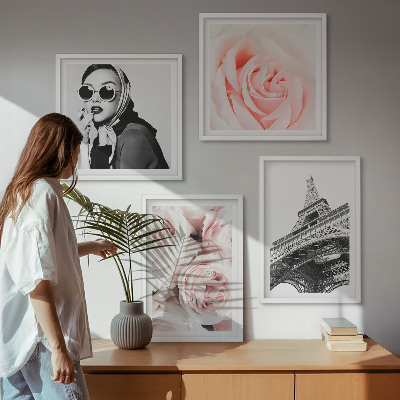 Mur de tableaux Le portrait d'une femme par eiffel, avec des roses