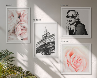 Mur de tableaux Le portrait d'une femme par eiffel, avec des roses