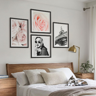 Mur de tableaux Le portrait d'une femme par eiffel, avec des roses