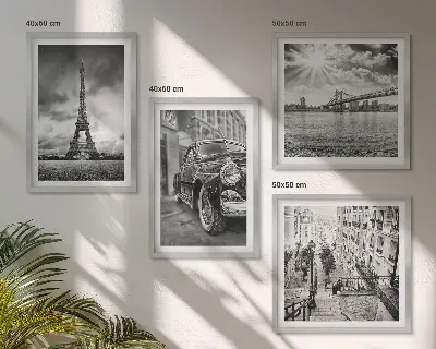 Ensemble de 4 tableaux représentant des vues de la ville, des ponts, la tour Eiffel et une voiture