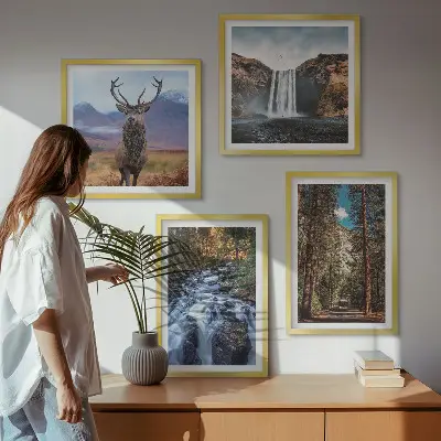 Tableau polyptyque 4 cadres représentant une cascade en forêt avec des montagnes et un cerf