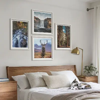 Tableau polyptyque 4 cadres représentant une cascade en forêt avec des montagnes et un cerf