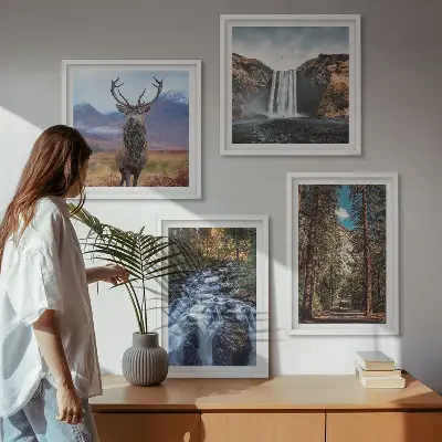 Tableau polyptyque 4 cadres représentant une cascade en forêt avec des montagnes et un cerf