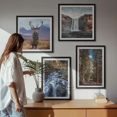 Tableau polyptyque 4 cadres représentant une cascade en forêt avec des montagnes et un cerf