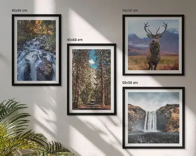 Tableau polyptyque 4 cadres représentant une cascade en forêt avec des montagnes et un cerf