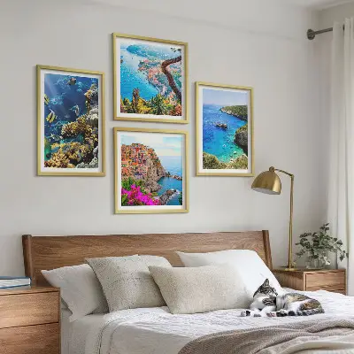 Ensemble de 4 tableaux vues sur la mer avec des maisons colorées