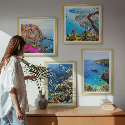 Ensemble de 4 tableaux vues sur la mer avec des maisons colorées
